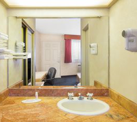 Days Inn by Wyndham Bullhead City - Bullhead City, AZ