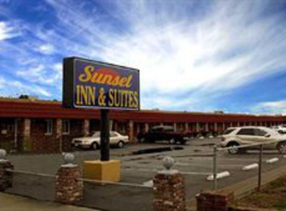 Sunset Inn & Suites - West Sacramento, CA