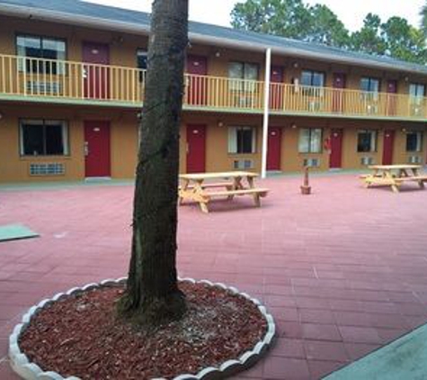 Country Hearth Inns and Suites - Kissimmee, FL