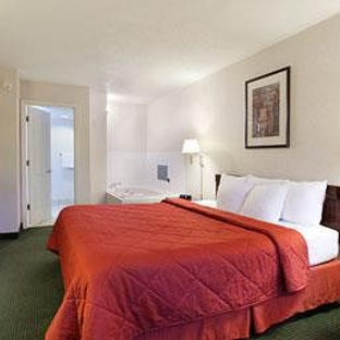Days Inn & Suites by Wyndham Columbia Airport - West Columbia, SC