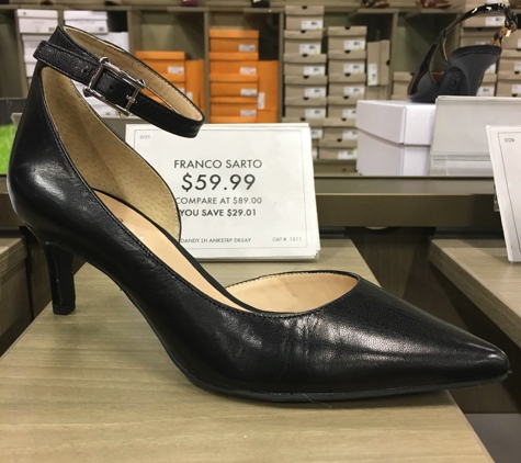 DSW Designer Shoe Warehouse - Iselin, NJ