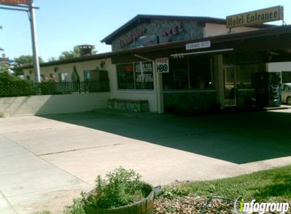 Longmont Lamplighter Motel - Longmont, CO