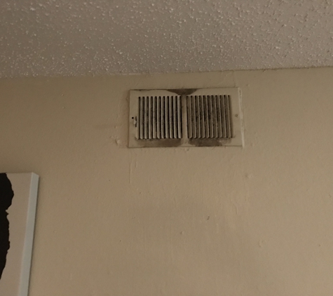 Cedar Creek Apartments - Pasadena, TX. Water leaks thru the vents