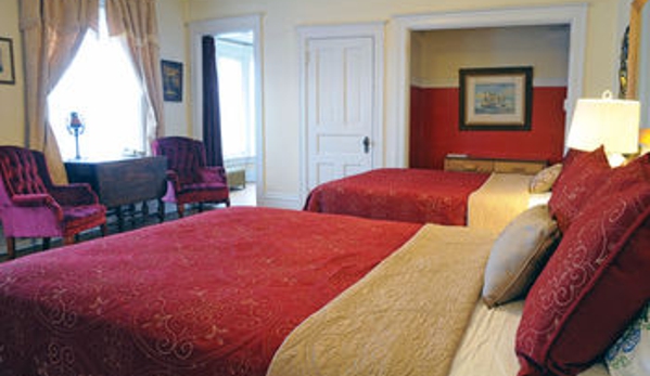 The Holiday Chalet Bed & Breakfast - Denver, CO