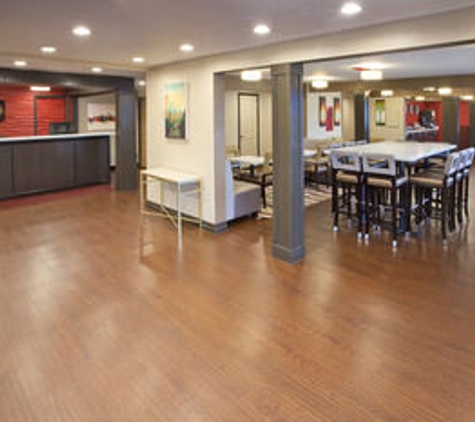 Red Lion Inn & Suites Federal Way - Federal Way, WA