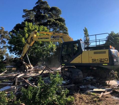 Wayne Coppin Earthmoving - Surf Beach, NSW. East Coast Demolition Contracting