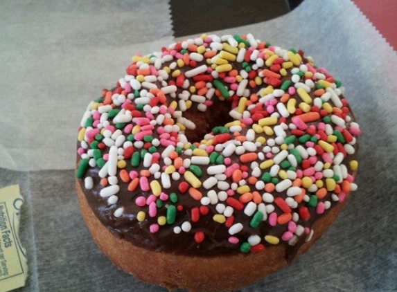 Giant Donuts - Oakley, CA