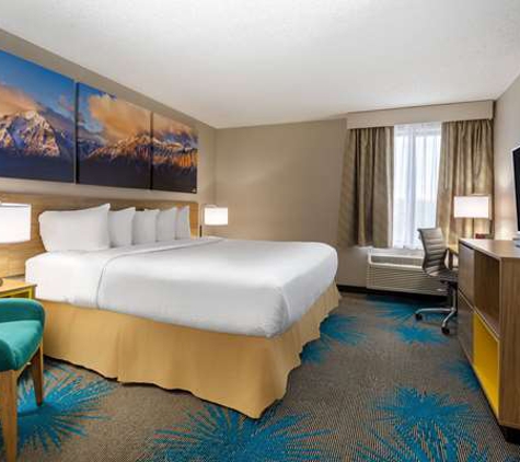 Days Inn & Suites by Wyndham Denver International Airport - Denver, CO