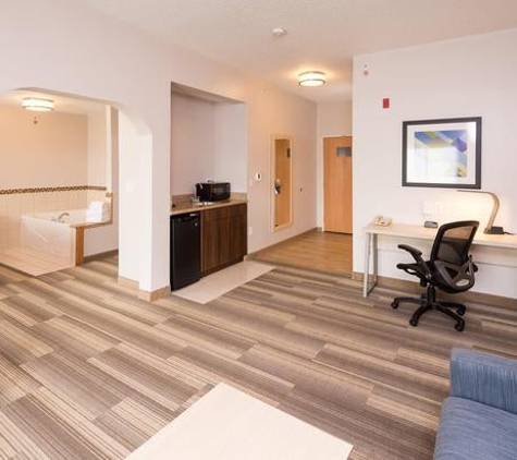 Holiday Inn Express & Suites Grand Blanc - Grand Blanc, MI