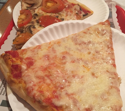 Gigio's Pizzeria & Restaurant - Des Plaines, IL