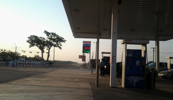 Exxon - Bastrop, TX