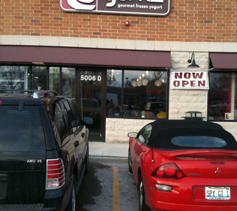 Yumz Gourmet Frozen Yogurt - Crystal Lake, IL