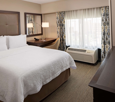 Hampton Inn Louisville Downtown - Louisville, KY