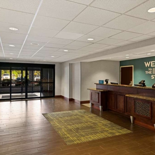 Hampton Inn & Suites Poughkeepsie - Poughkeepsie, NY