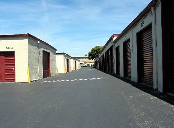 Cal Self Storage Hayward - Hayward, CA