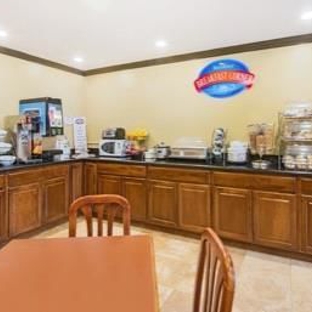 Baymont Inn & Suites - Pella, IA