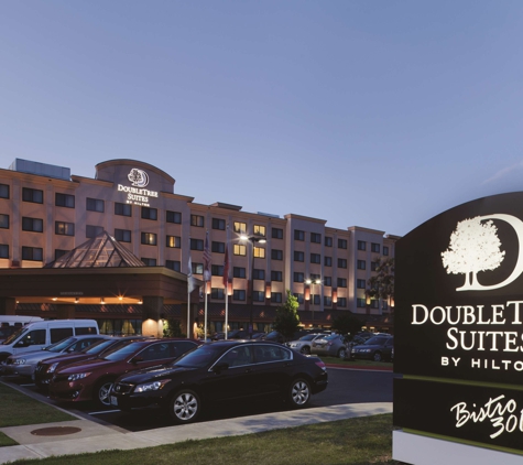 DoubleTree Suites by Hilton Hotel Bentonville - Bentonville, AR