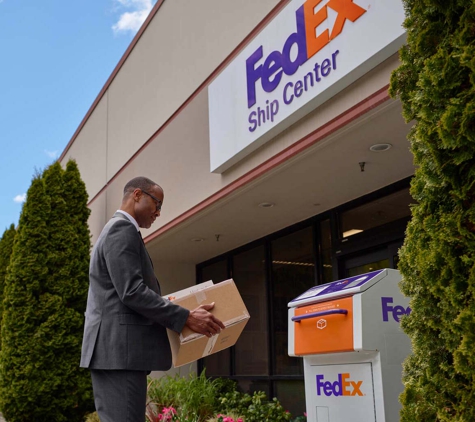 FedEx Ship Center - Rockingham, VA