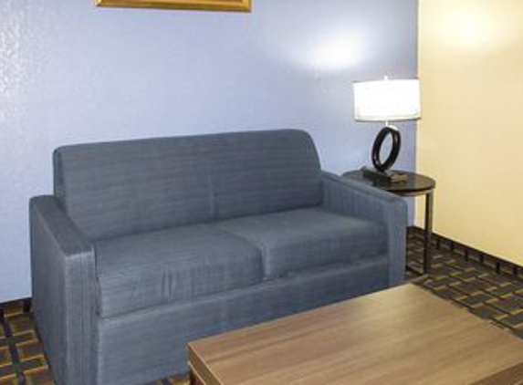 Quality Inn & Suites Near Six Flags East - Atlanta, GA