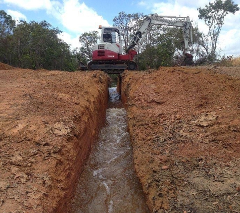 Hanlon Excavation and Demolition - Alloway, QLD. Agricultural Project - Irrigation Trenching