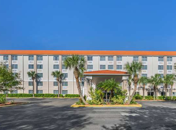 Comfort Inn St Petersburg North - Saint Petersburg, FL