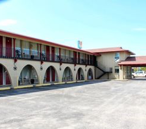 Executive Inn & Suites - Goliad, TX