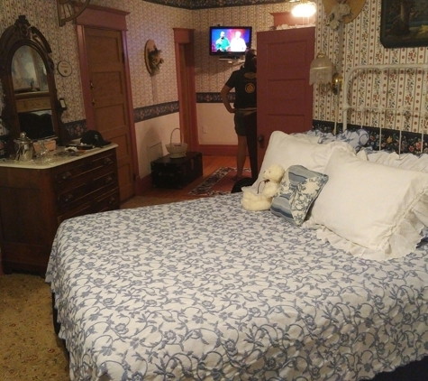 Holden House 1902 Bed & Breakfast Inn - Colorado Springs, CO