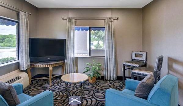 Quality Inn & Suites - Grand Prairie, TX