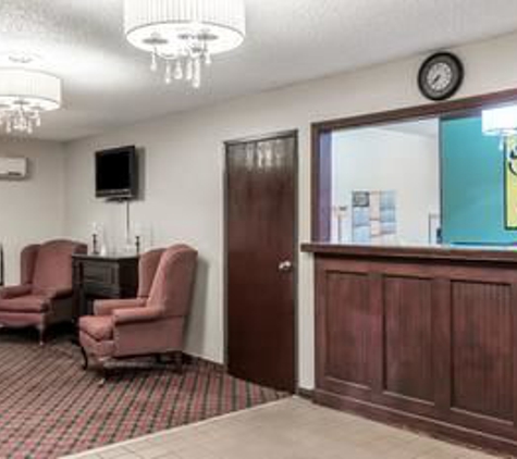 Super 8 by Wyndham Litchfield - Litchfield, IL