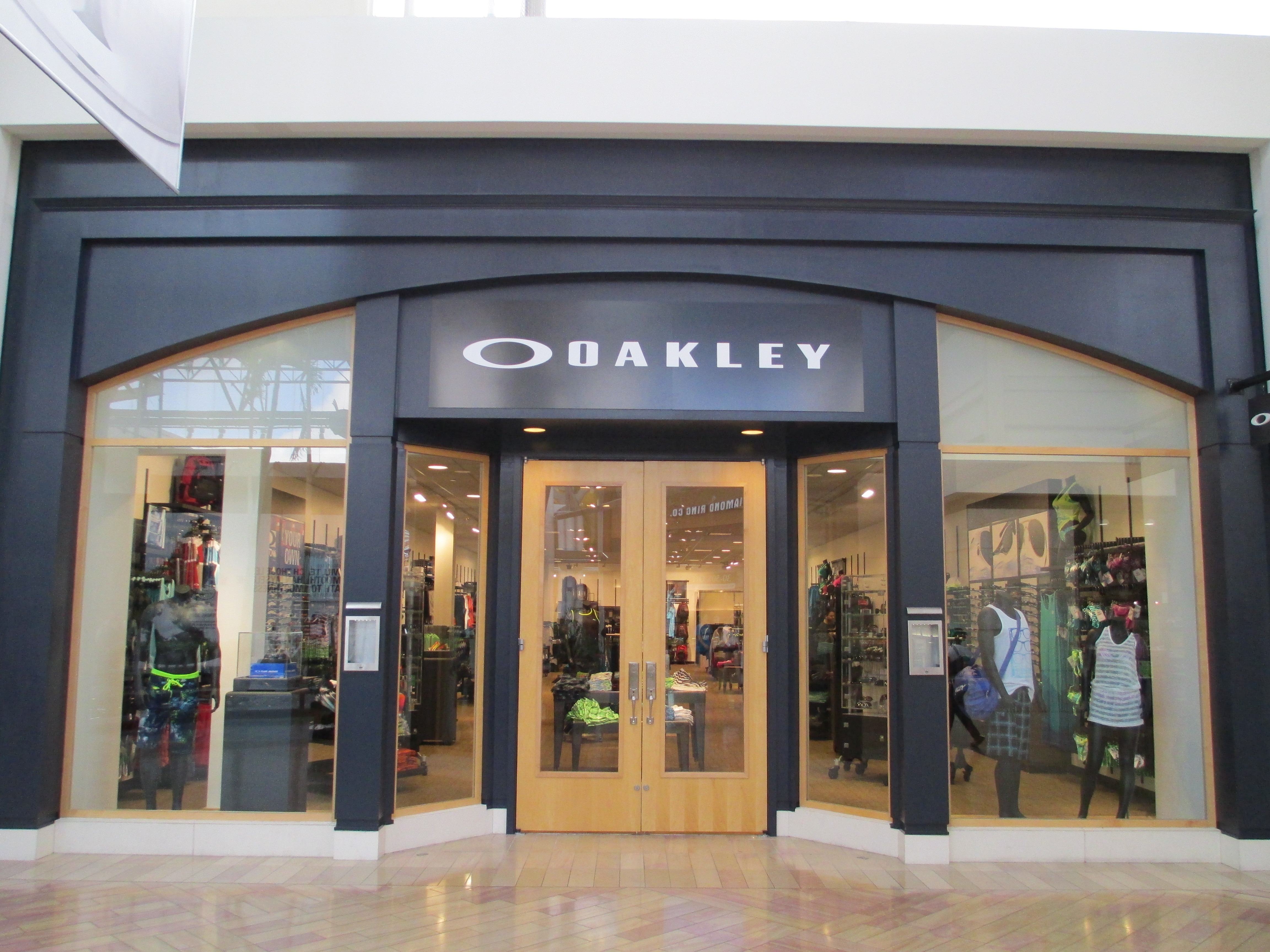 Oakley Store 5000 Shelbyville Rd Ste 1010, Louisville, KY 40207 - YP.com