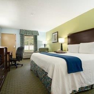 Baymont Inn & Suites - Mary Esther, FL