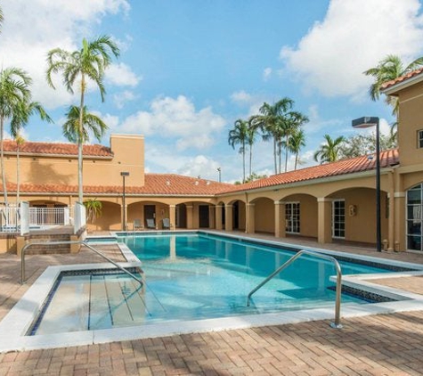 Gatehouse on the Green Apartments - Plantation, FL