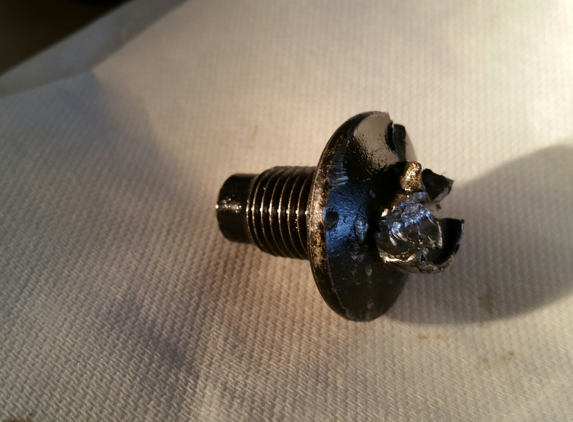 Ten Minute Oil Change - Dallas, TX. MY OIL PLUG FROM MY 2005 CHRYSLER PACIFICA. This is what their  Mechanic did to my oil plug. They told me I have to BUY a new one. $9.95