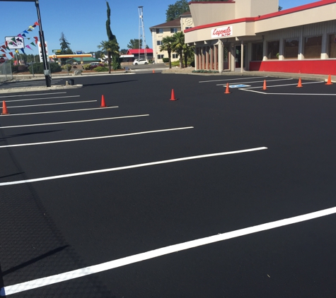 Asphalt Sealcoating services - Centralia, WA. Fill crack,Sealcoat and striping