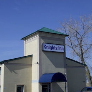 Knights Inn - Davenport, IA
