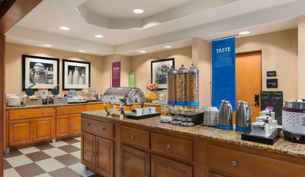 Hampton Inn & Suites Manchester-Bedford - Bedford, NH