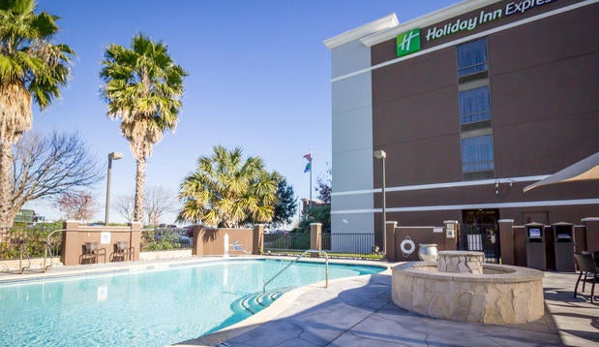 Holiday Inn Express & Suites Austin Airport - Austin, TX