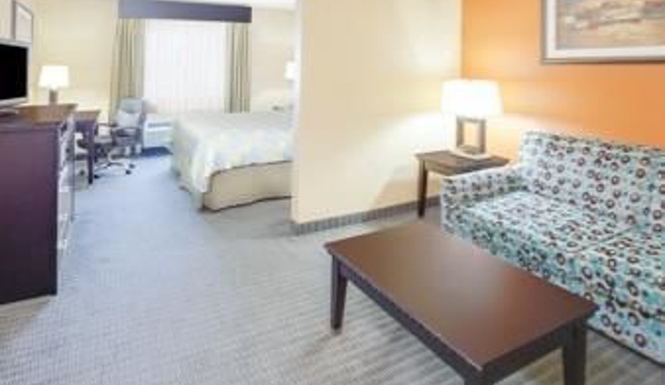 Days Inn & Suites by Wyndham Russellville - Russellville, AR