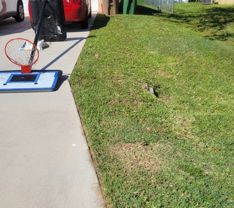 Spicy Cuts Lawn Care - Cape Coral, FL. Spicy Cuts Lawn Care edging