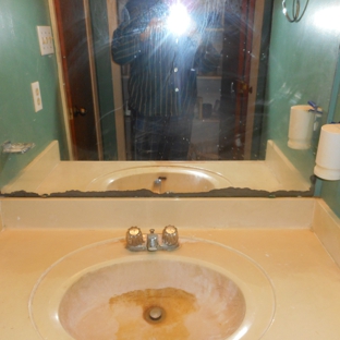 Tub Pro Refinishing - Gulfport, MS. The old sink 1 day before work to be completed.
