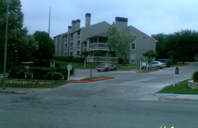 Berkshire Hills Apartments 2430 Cromwell Cir Austin Tx 78741 Yp Com