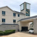 Quality Inn & Suites Roanoke - Fort Worth North - Motels