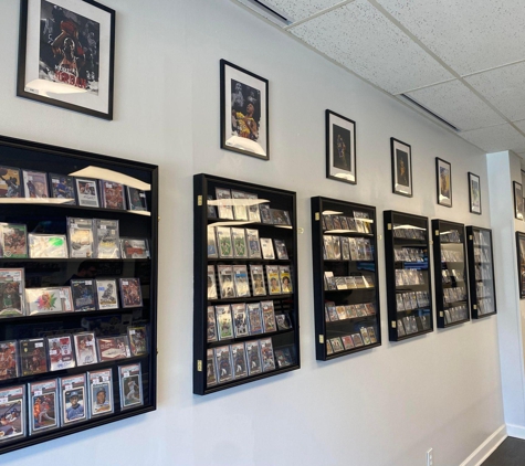 Hi5 Cards & Collectibles - Bloomington, IN