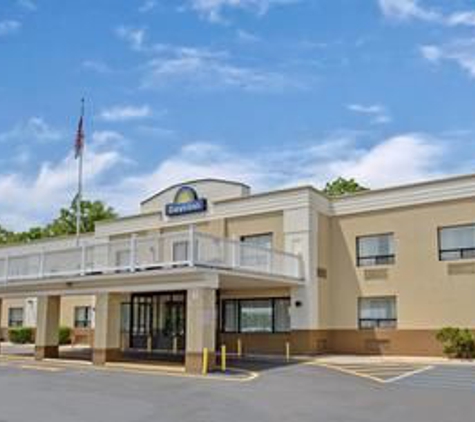 Red Roof Inn and Suites - New Windsor, NY