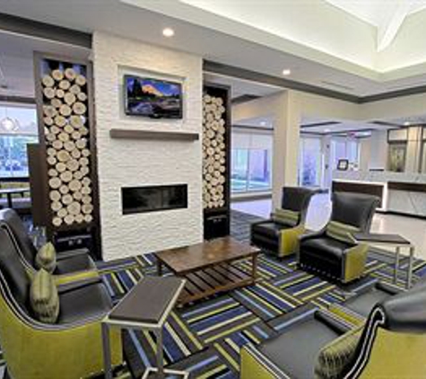 Hilton Garden Inn Westbury - Westbury, NY