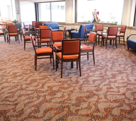 Crampton's Carpets - Dubbo, NSW. We supply and lay flooring for both Commercial and Residential applications including Carpet and Carpet Tiles.