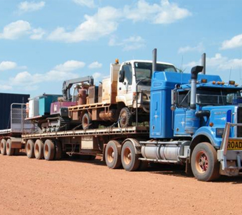 Hinde Transport - Molendinar, QLD. The Road Trains are the heavy duty trucks used for Interstate work equipped with larger fuel tanks & high torque motors.