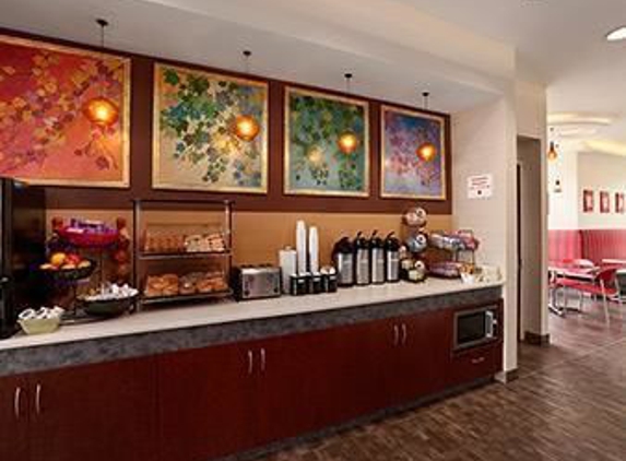 Ramada by Wyndham Rockville Centre - Rockville Centre, NY