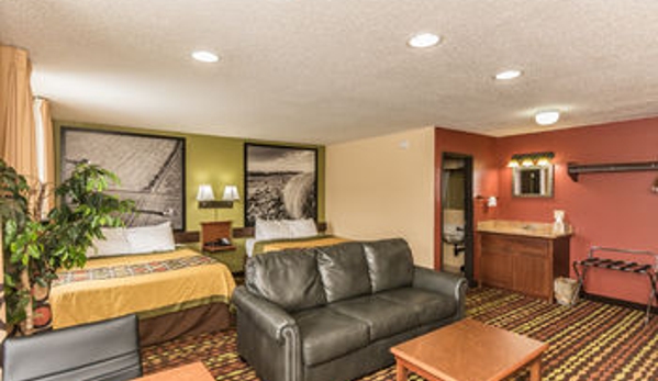 Super 8 by Wyndham Grand Forks - Grand Forks, ND