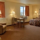 Super 8 by Wyndham Altoona - Motels